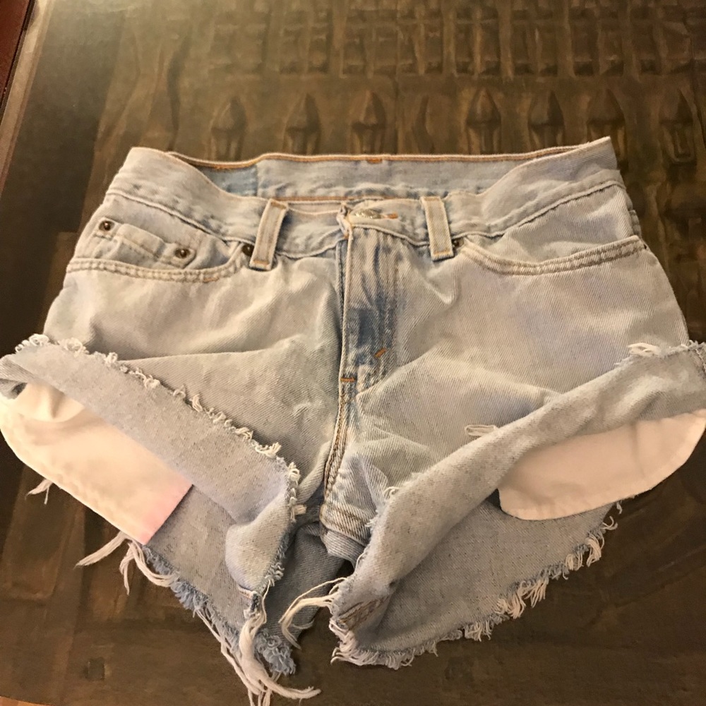 LEVI’S HIGH WAISTED DISTRESSED DENIM SHORTS